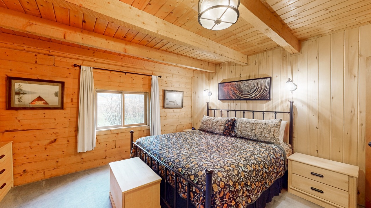 Photo of Bedroom in South Fork