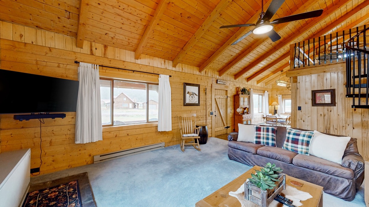 Photo of Livingroom in South Fork