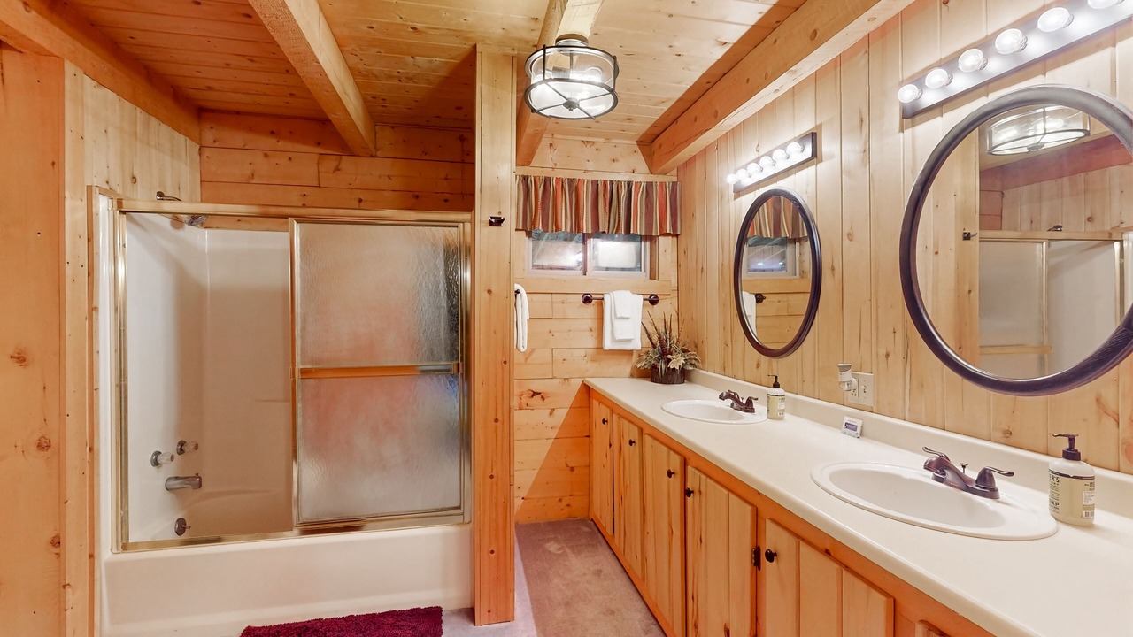 Photo of Bathroom in South Fork