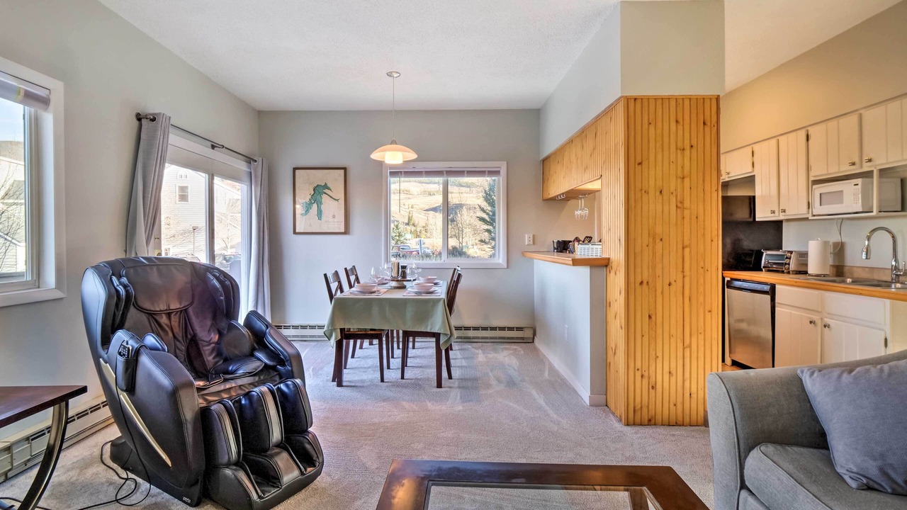 Photo of Livingroom in Summit Cove