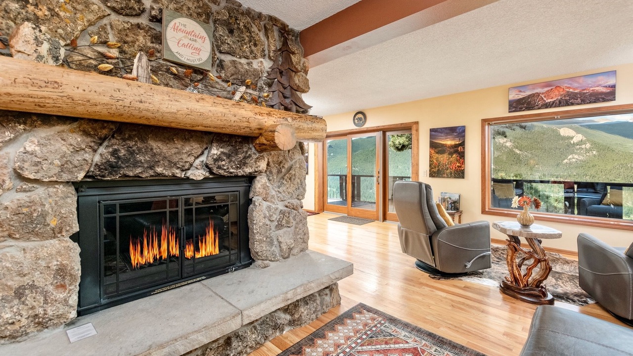 Photo of Livingroom in Windcliff Estates