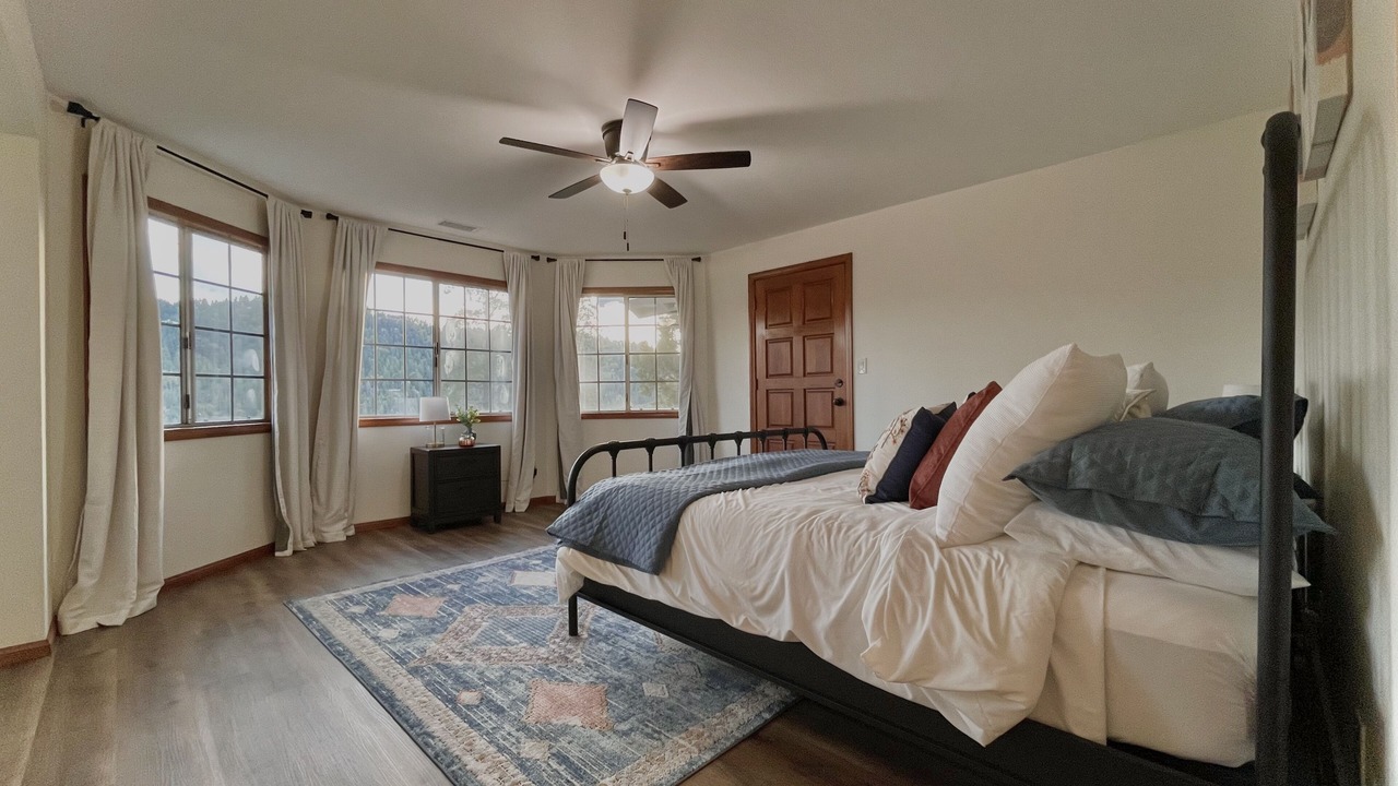 Photo of Bedroom in Crestline