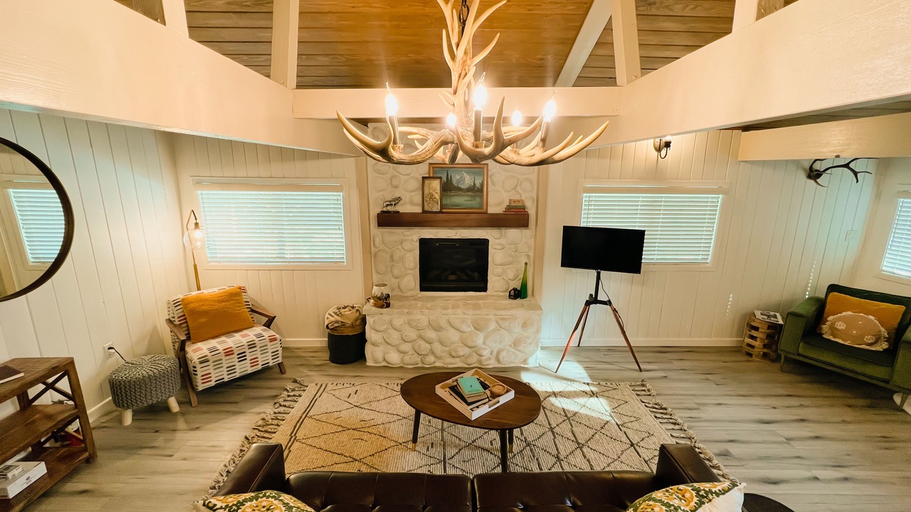 Photo of Livingroom in Crestline