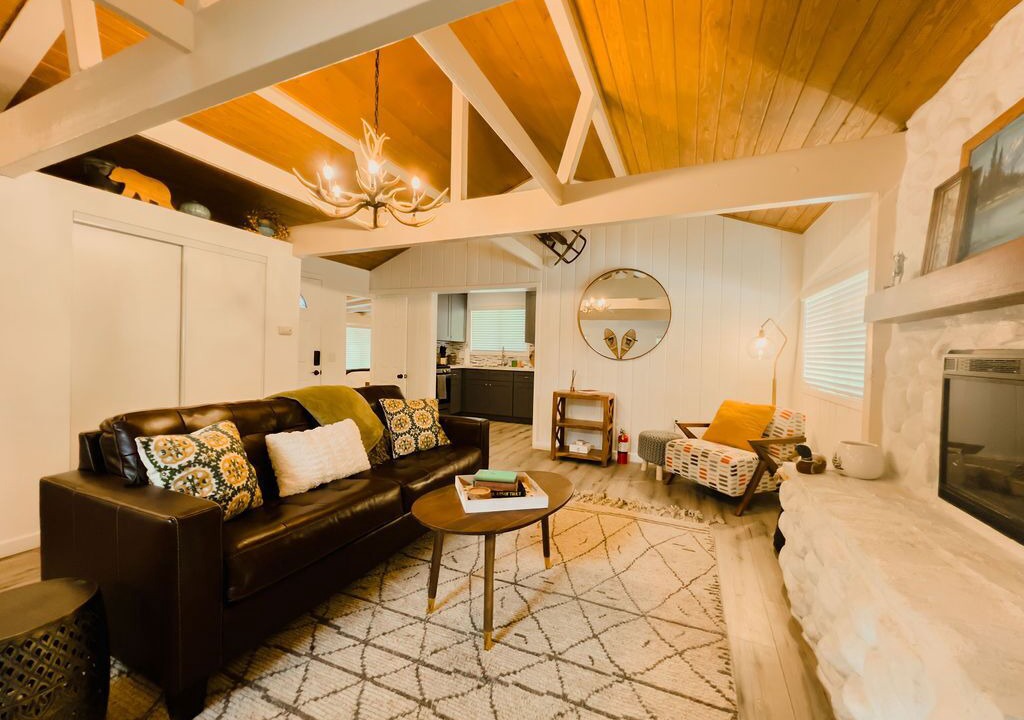 Photo of Livingroom in Crestline