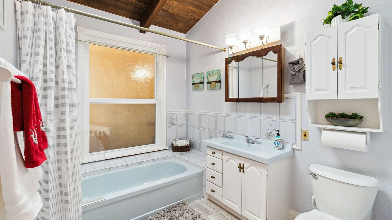 Photo of Bathroom in Pearblossom