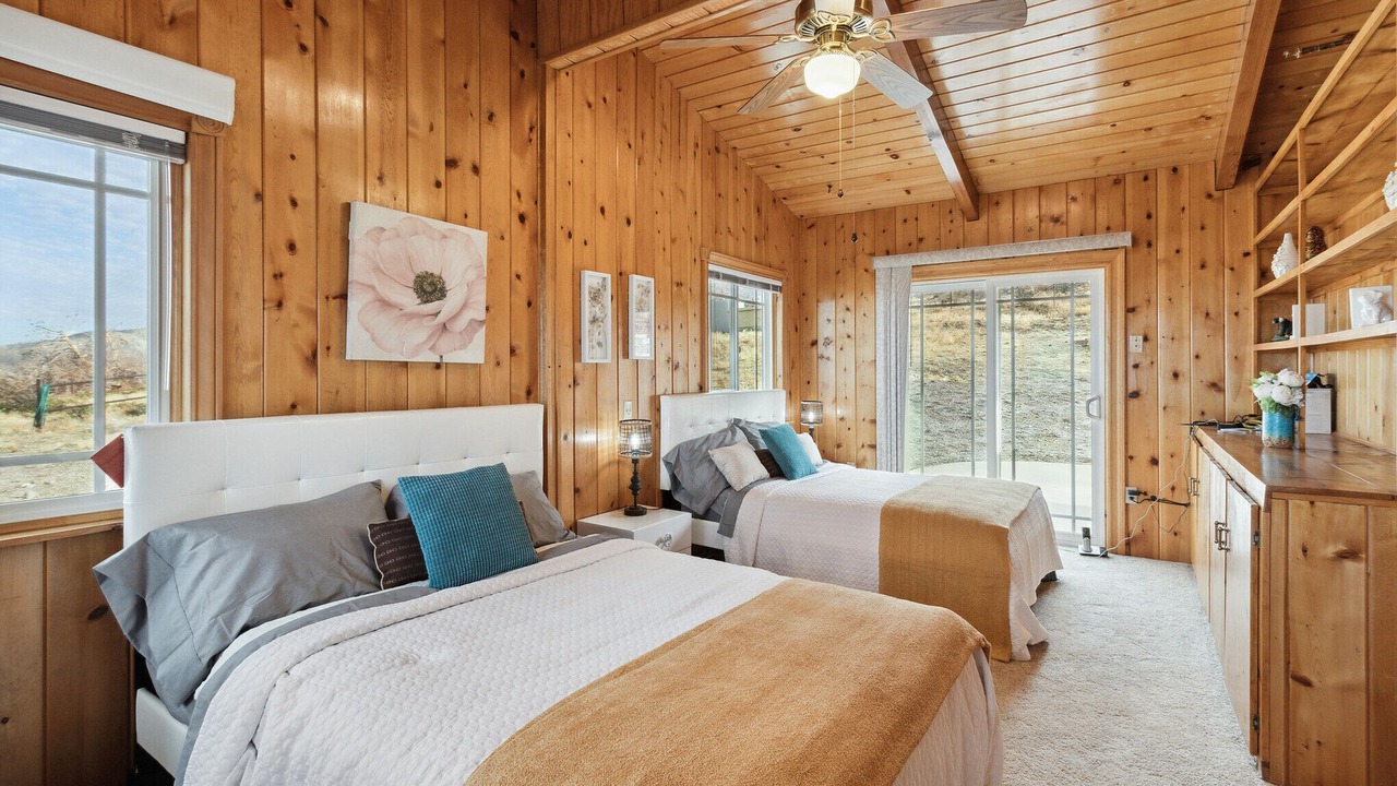 Photo of Bedroom in Pearblossom