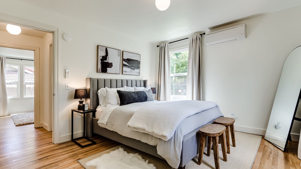 Photo of Bedroom in Amazon