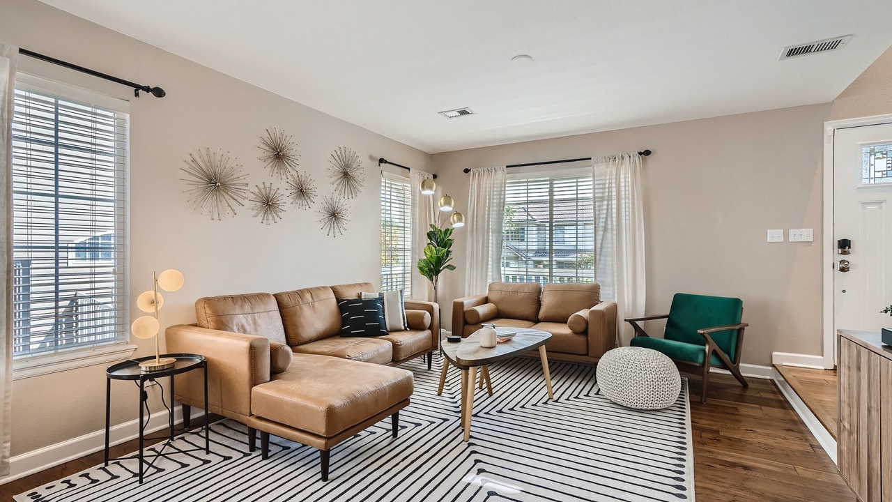 Photo of Livingroom in North Central Westminster