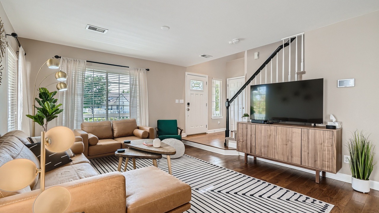 Photo of Livingroom in North Central Westminster
