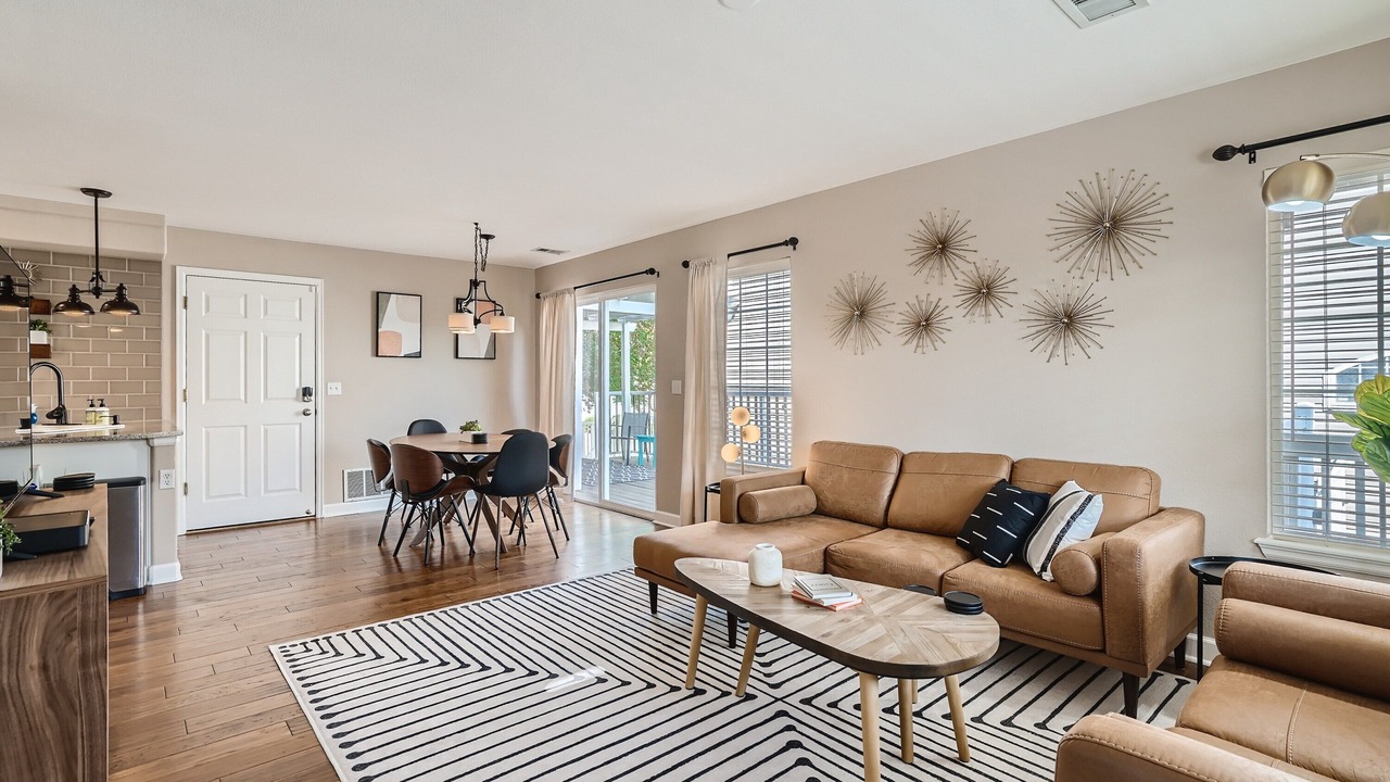 Photo of Livingroom in North Central Westminster