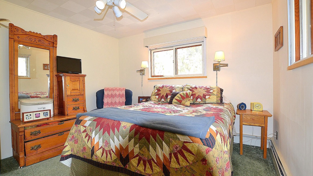 Photo of Bedroom in Drake