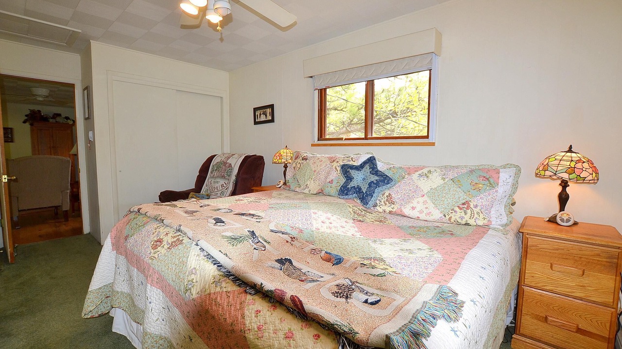 Photo of Bedroom in Drake