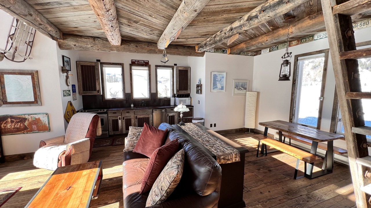 Photo of Livingroom in Creede