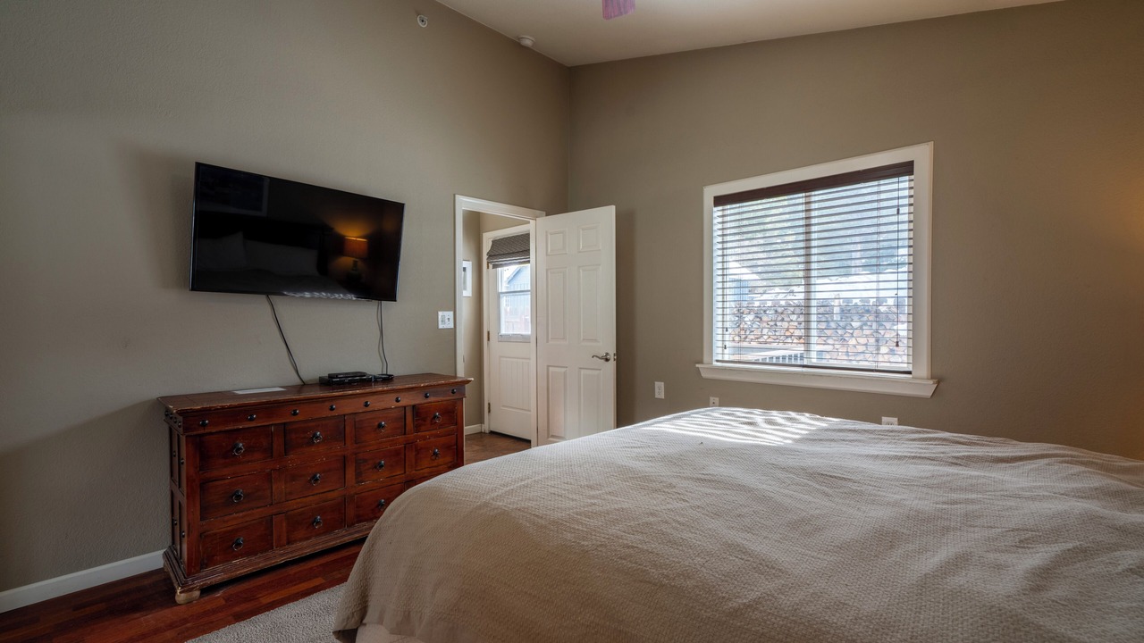 Photo of Bedroom in June Lake