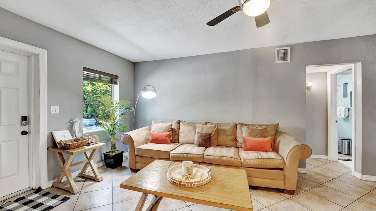 Photo of Livingroom in South Middle River