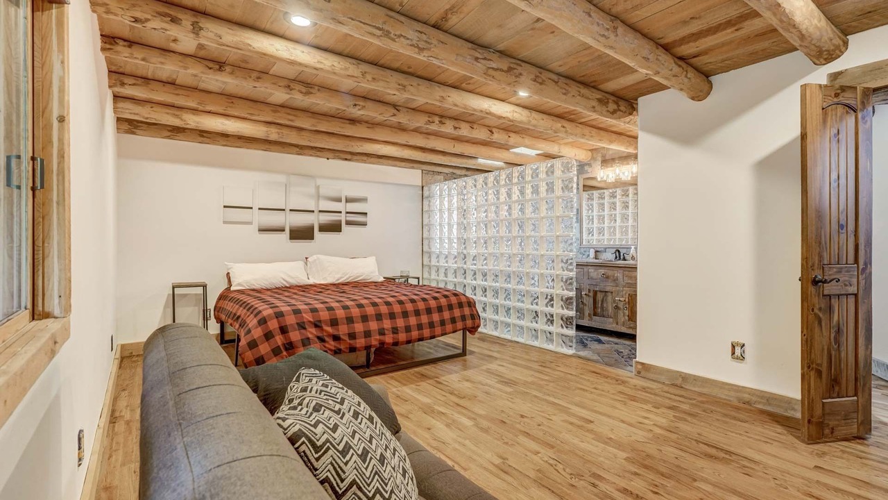 Photo of Bedroom in Pleasant Valley