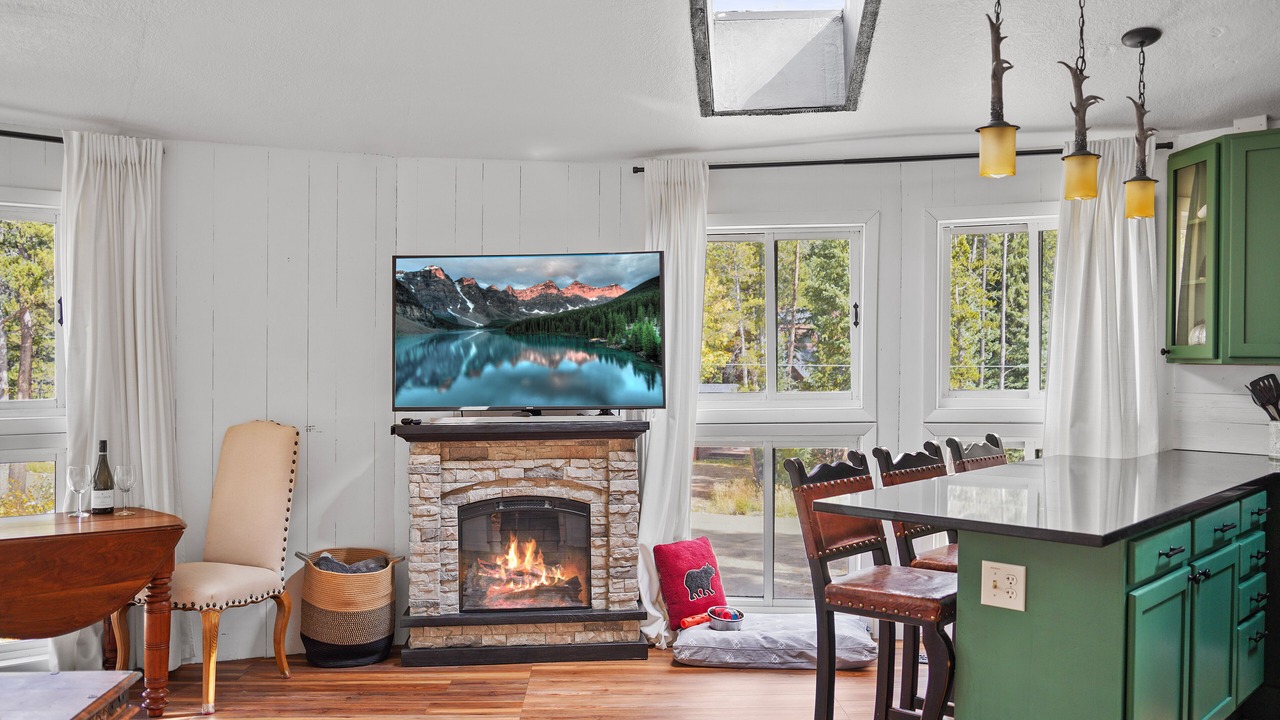 Photo of Livingroom in Sherwood Forest