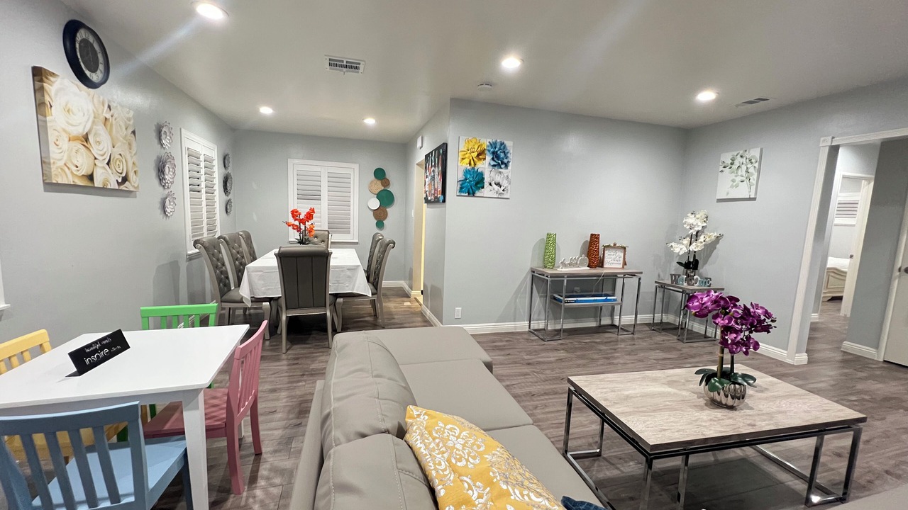 Photo of Livingroom in Midway City