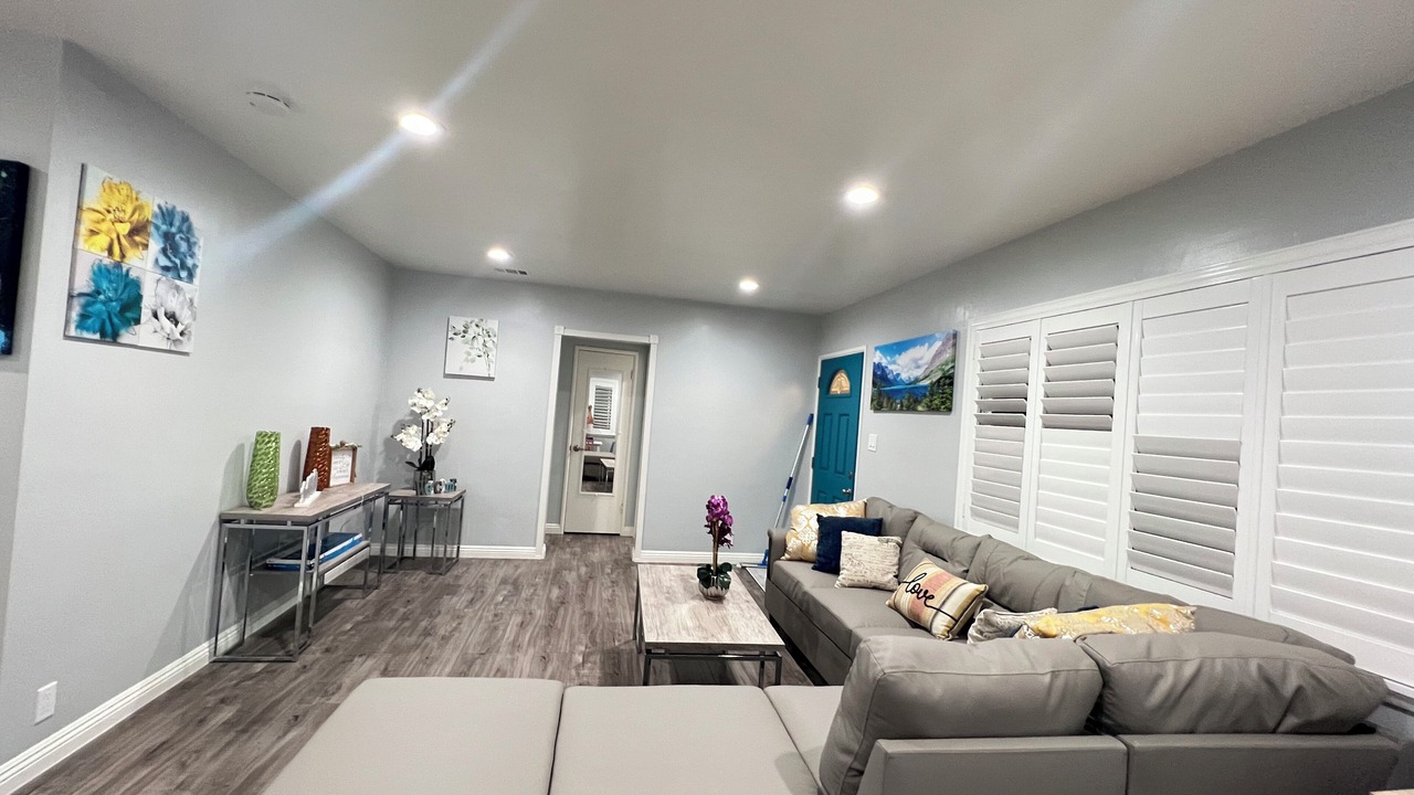 Photo of Livingroom in Midway City