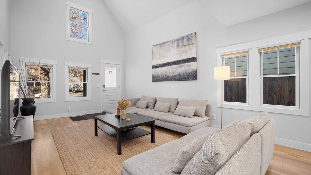 Photo of Livingroom in Five Points