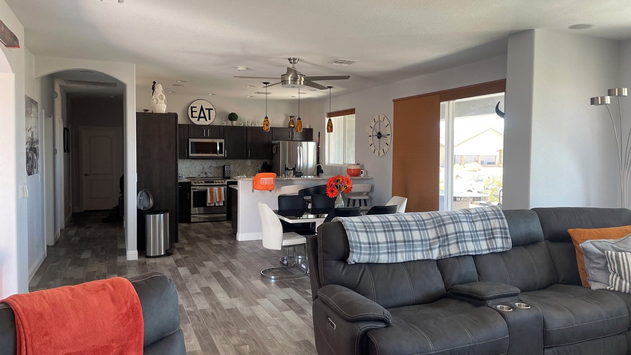 Photo of Livingroom in Sunridge Estates
