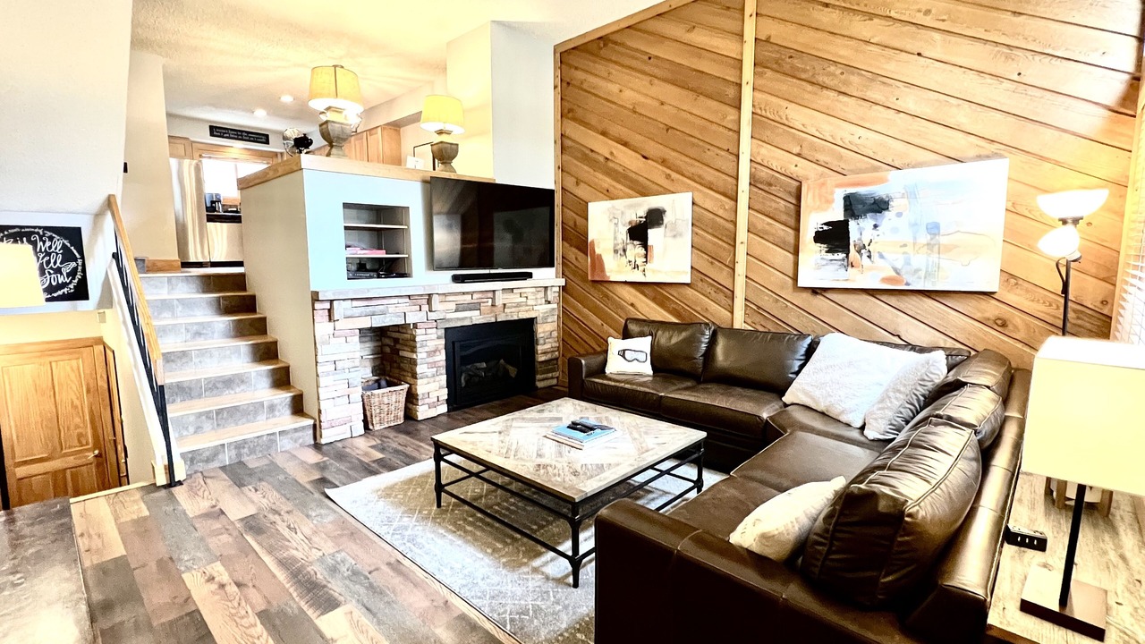 Photo of Livingroom in Peak 9