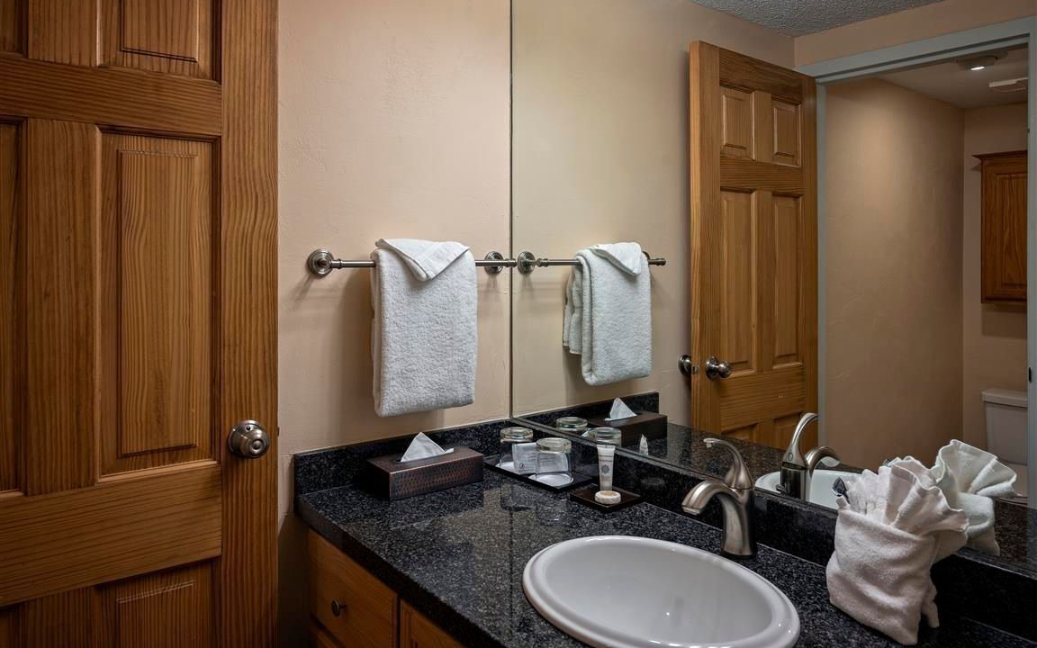 Photo of Bathroom in Peak 9