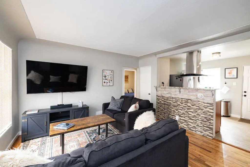 Photo of Livingroom in Delmar Parkway