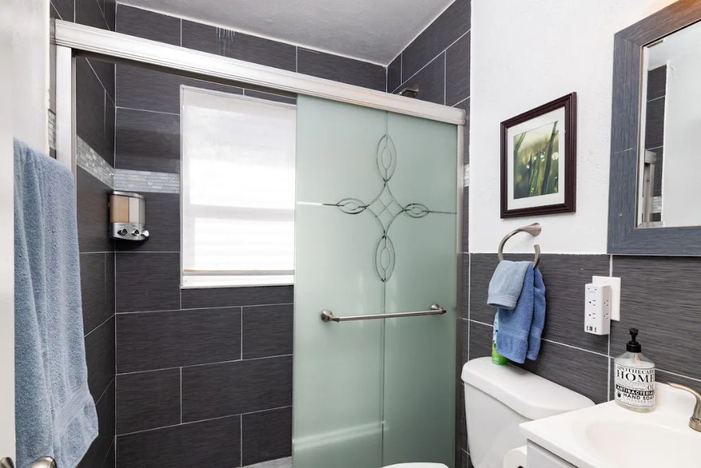 Photo of Bathroom in Delmar Parkway