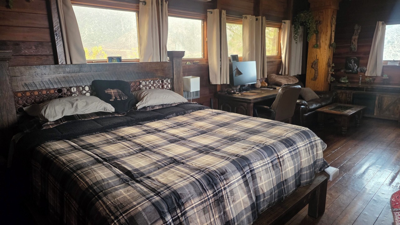 Photo of Bedroom in Pinon Hills