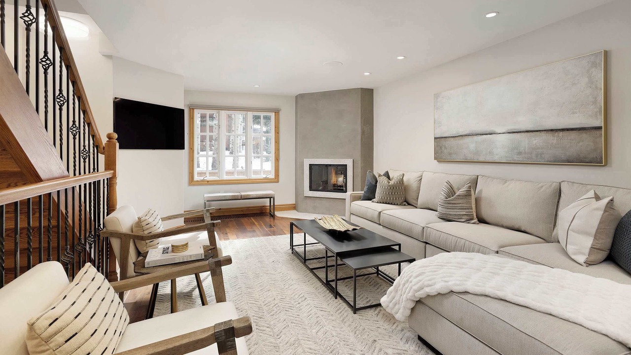 Photo of Livingroom in Downtown