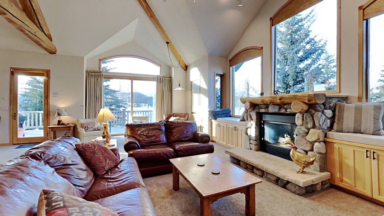 Photo of Livingroom in Corinthian Hills
