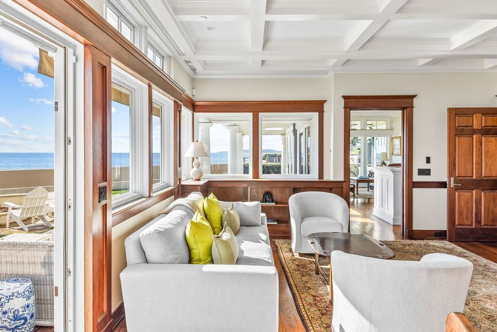 Photo of Livingroom in Toro Canyon