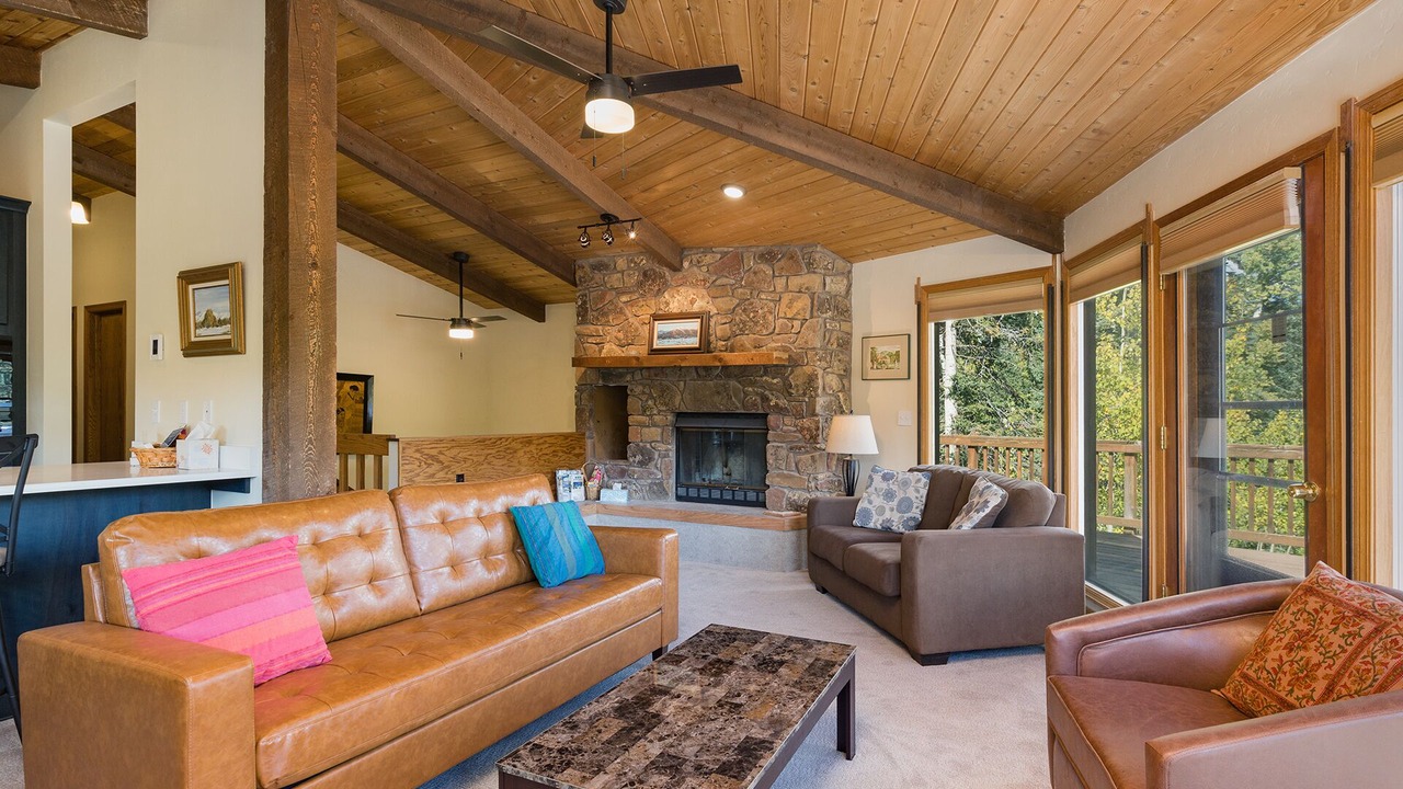 Photo of Livingroom in Columbine Lake
