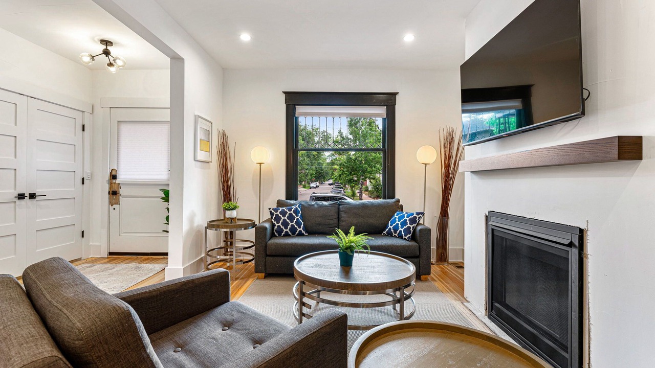 Photo of Livingroom in Alamo Placita