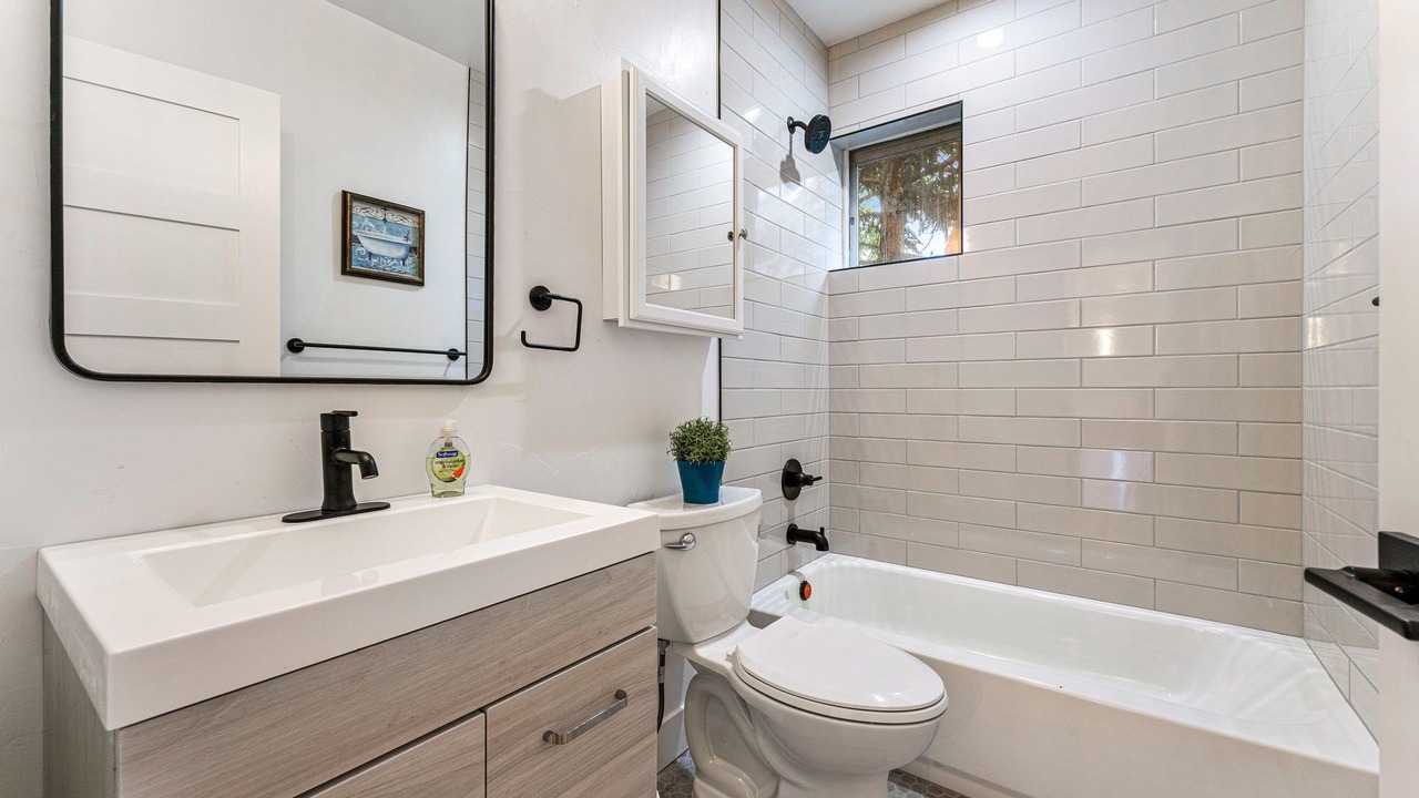 Photo of Bathroom in Alamo Placita