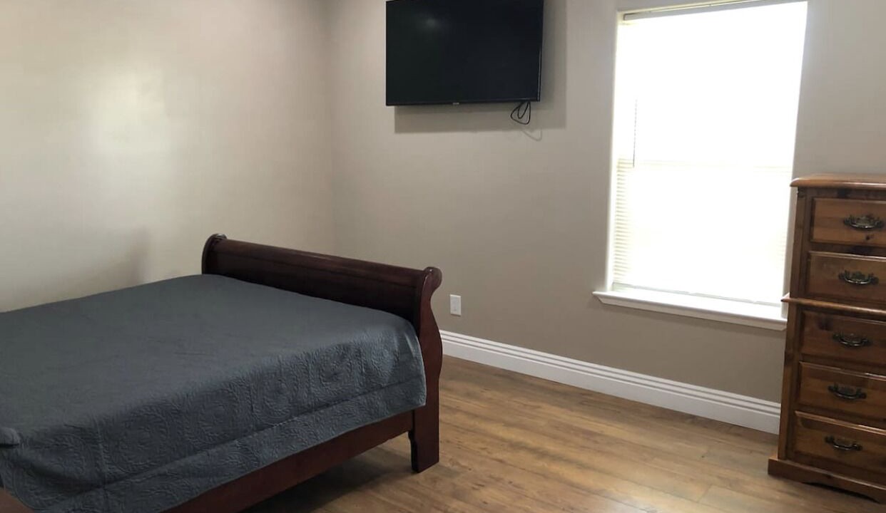Photo of Bedroom in Springville