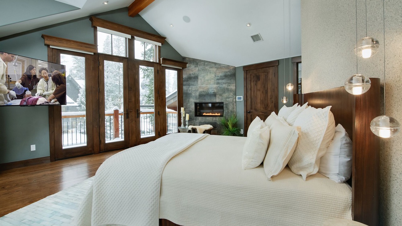 Photo of Bedroom in Peak 8