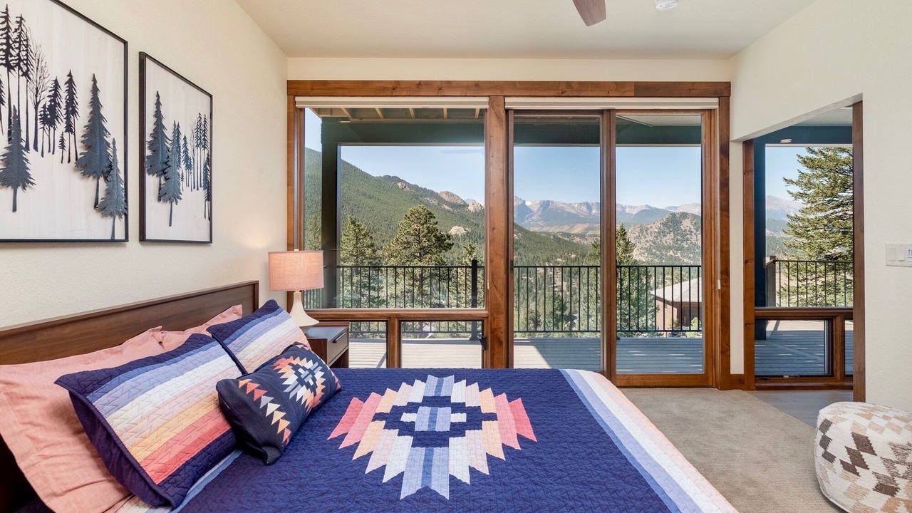 Photo of Bedroom in Windcliff Estates