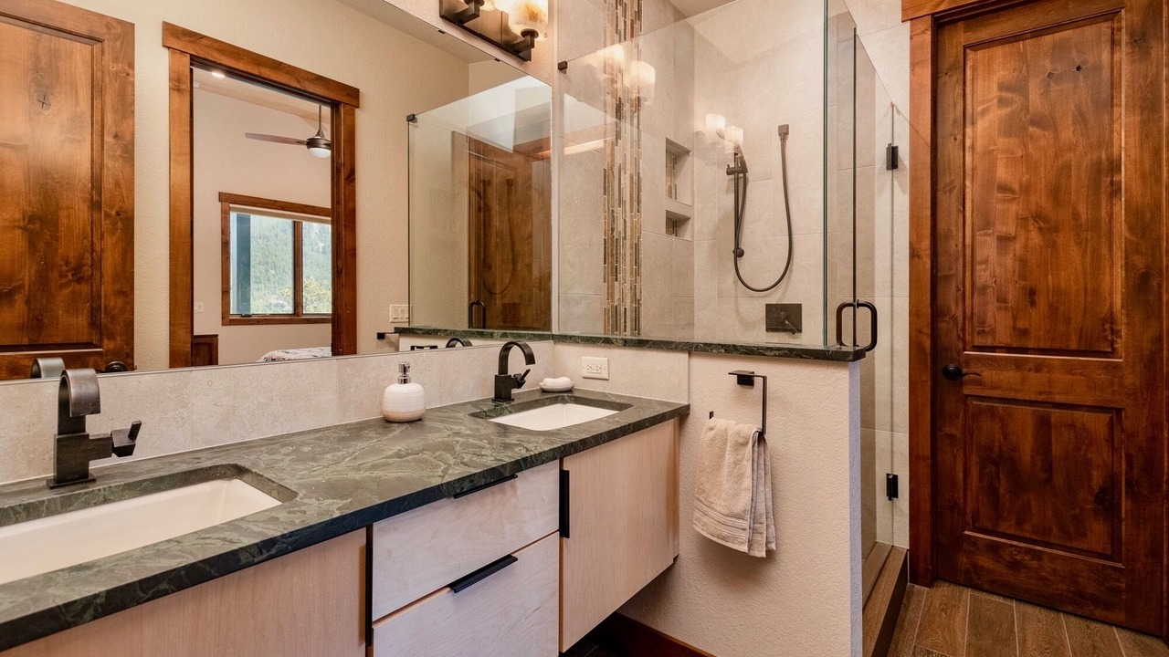 Photo of Bathroom in Windcliff Estates