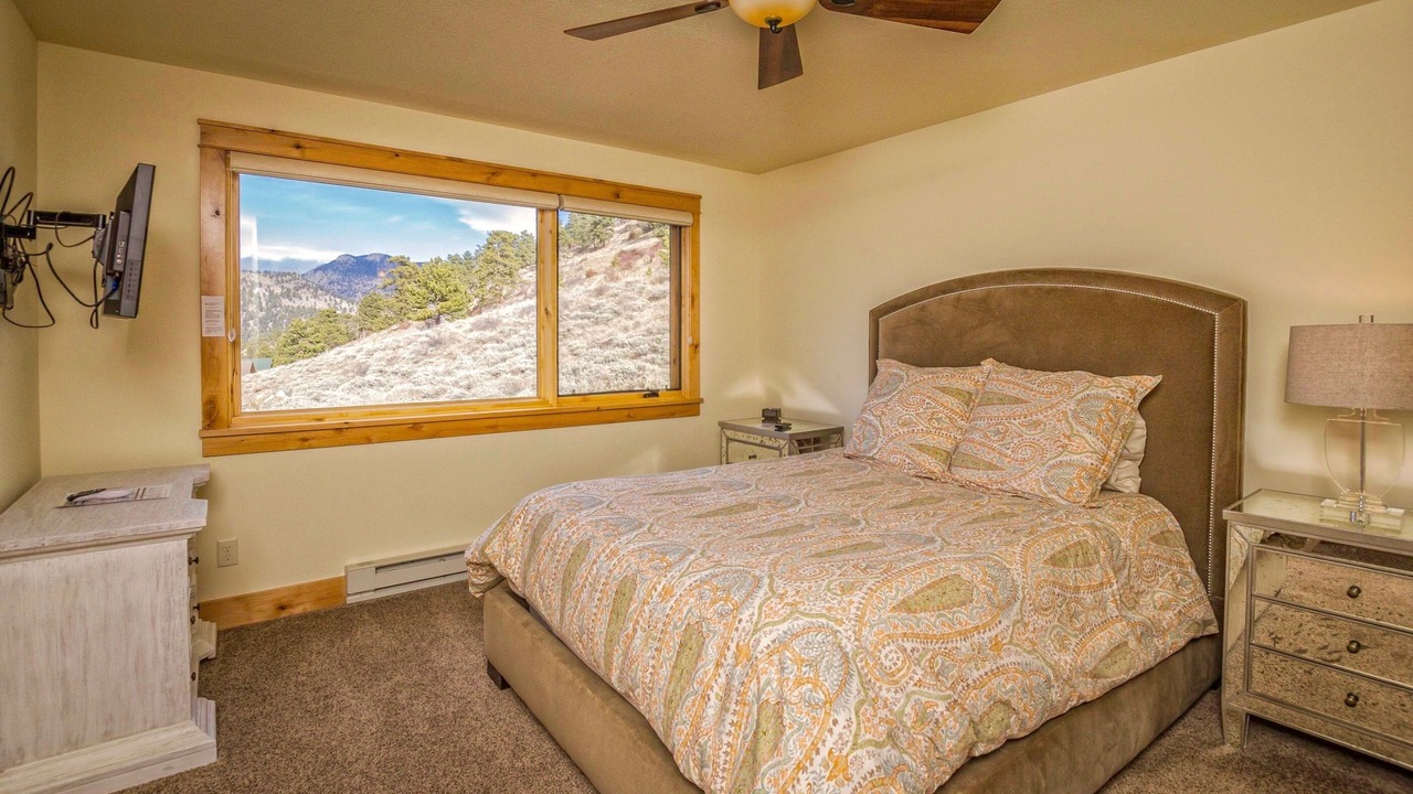 Photo of Bedroom in Windcliff Estates