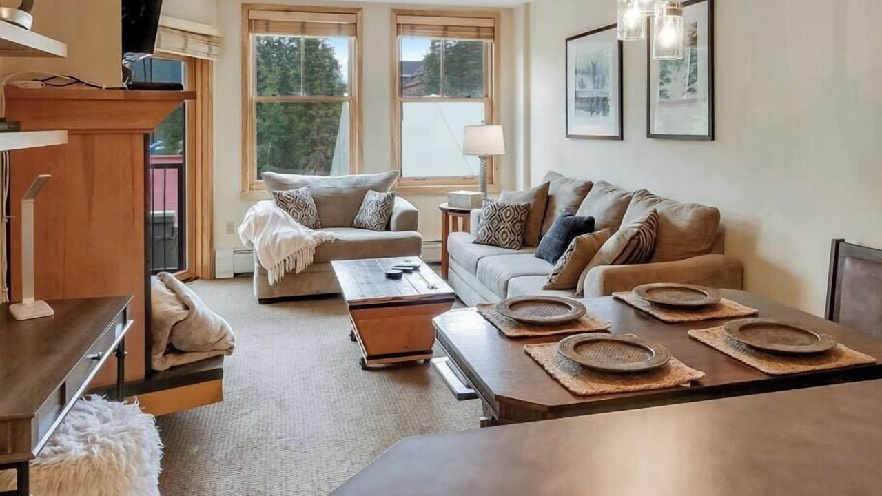 Photo of Livingroom in River Run