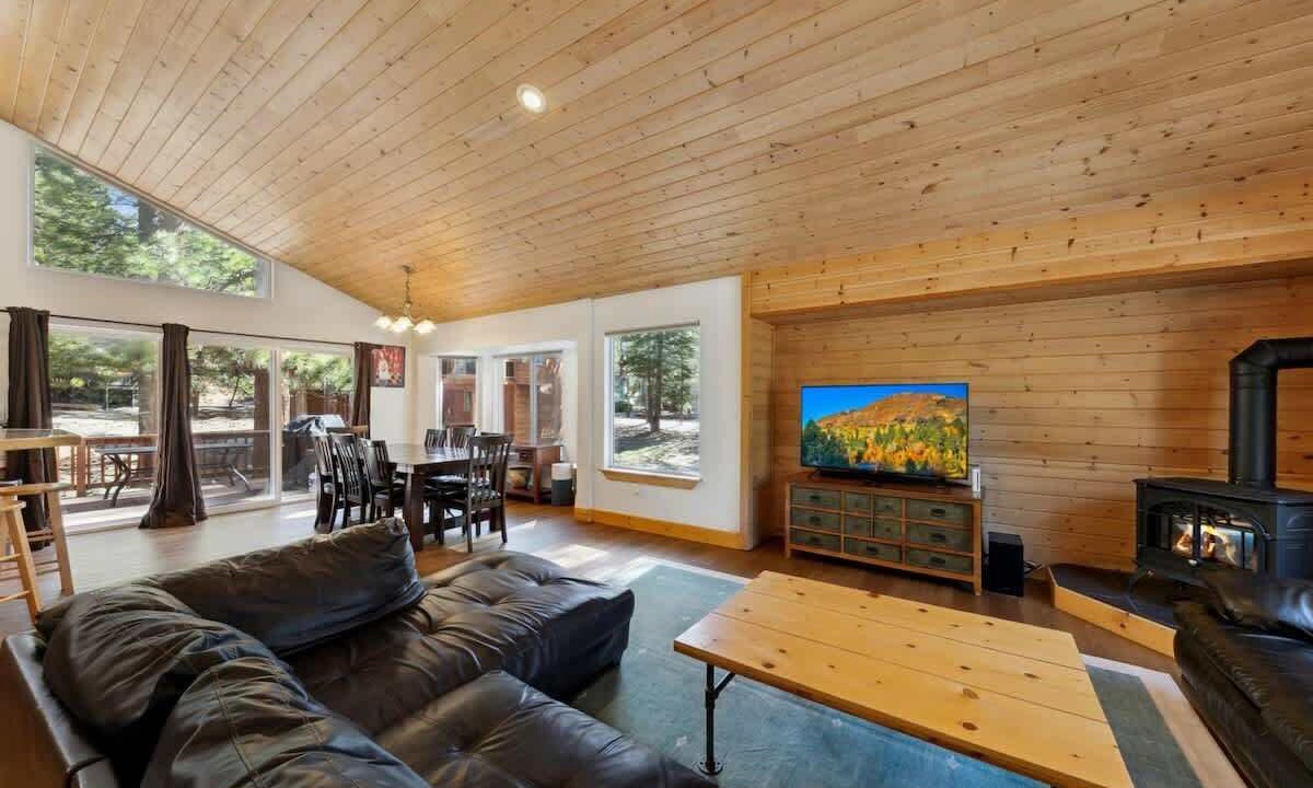 Photo of Livingroom in Montgomery Estates