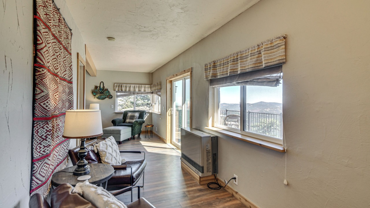 Photo of Livingroom in Evergreen