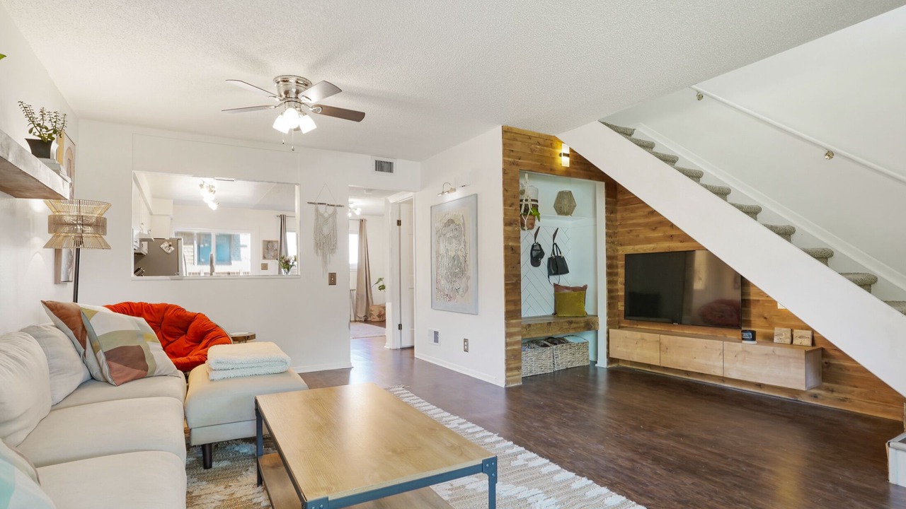 Photo of Livingroom in Aurora