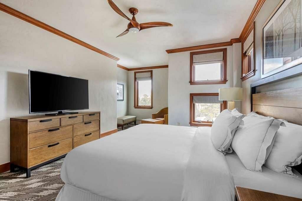 Photo of Bedroom in Peak 9