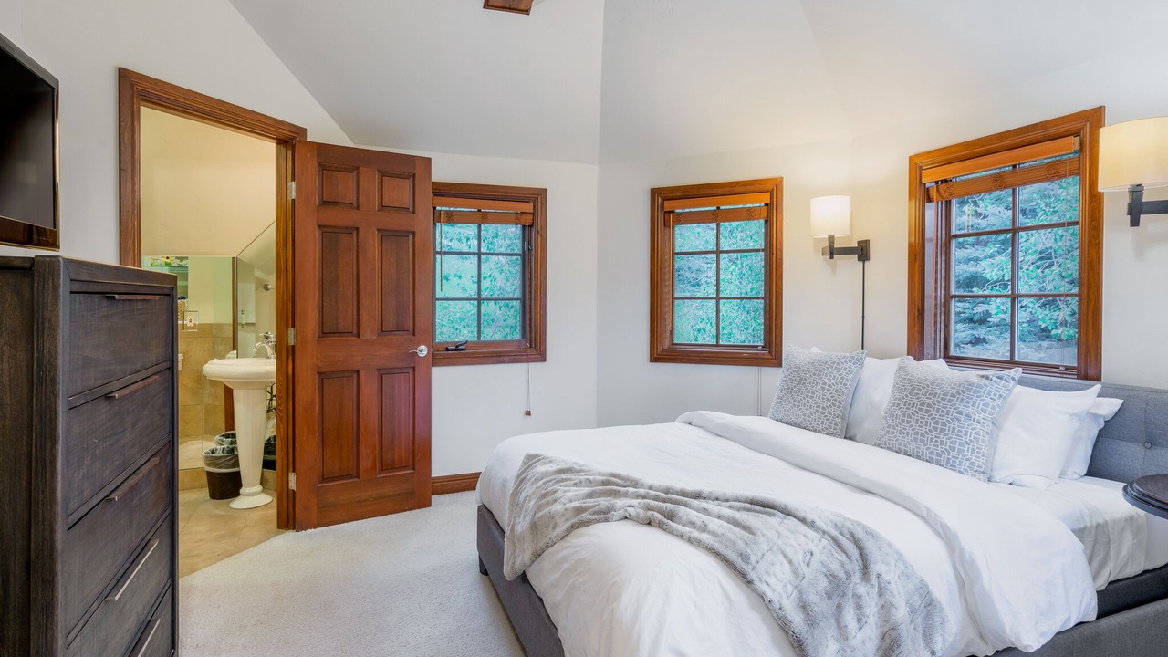 Photo of Bedroom in Avon