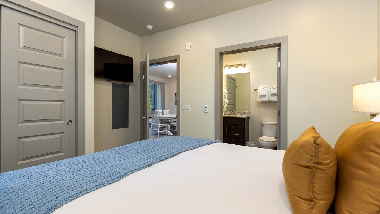 Photo of Bathroom in Lakeside Village