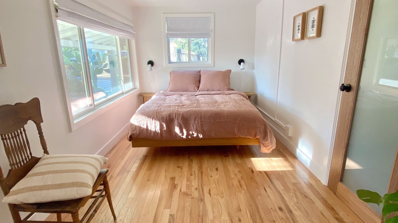 Photo of Bedroom in Meiners Oaks