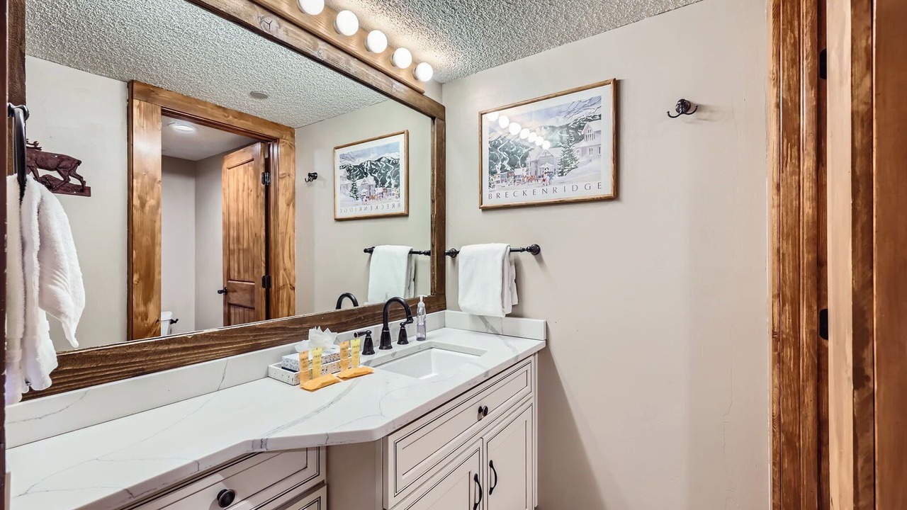 Photo of Bathroom in Peak 9